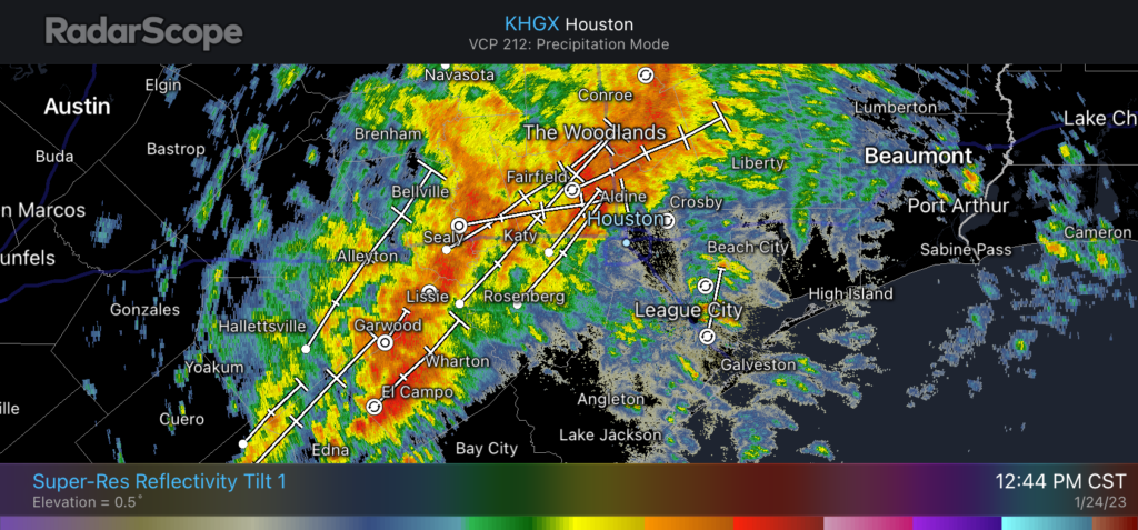 Main line of storms now moving into Houston region with major